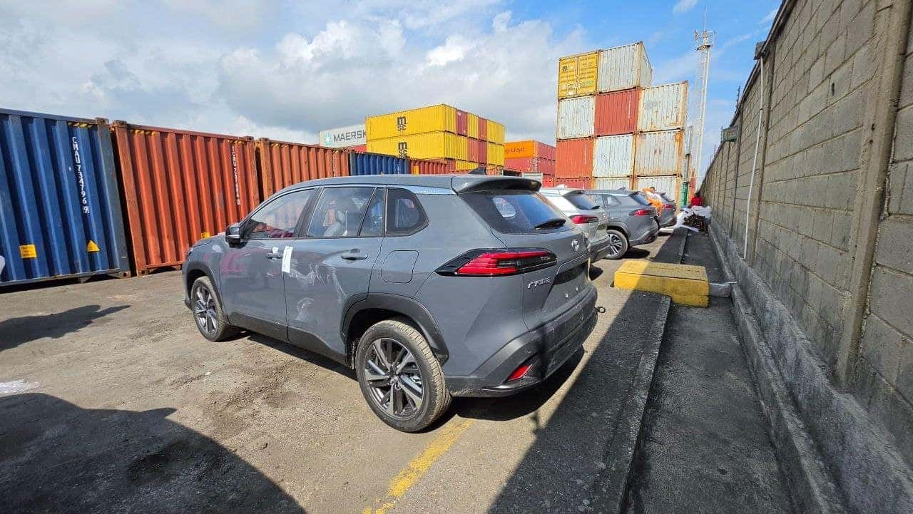 Toyota Frontlander importada por UNICA en el patio de contenedores de Puerto Cabello, lista para su entrega